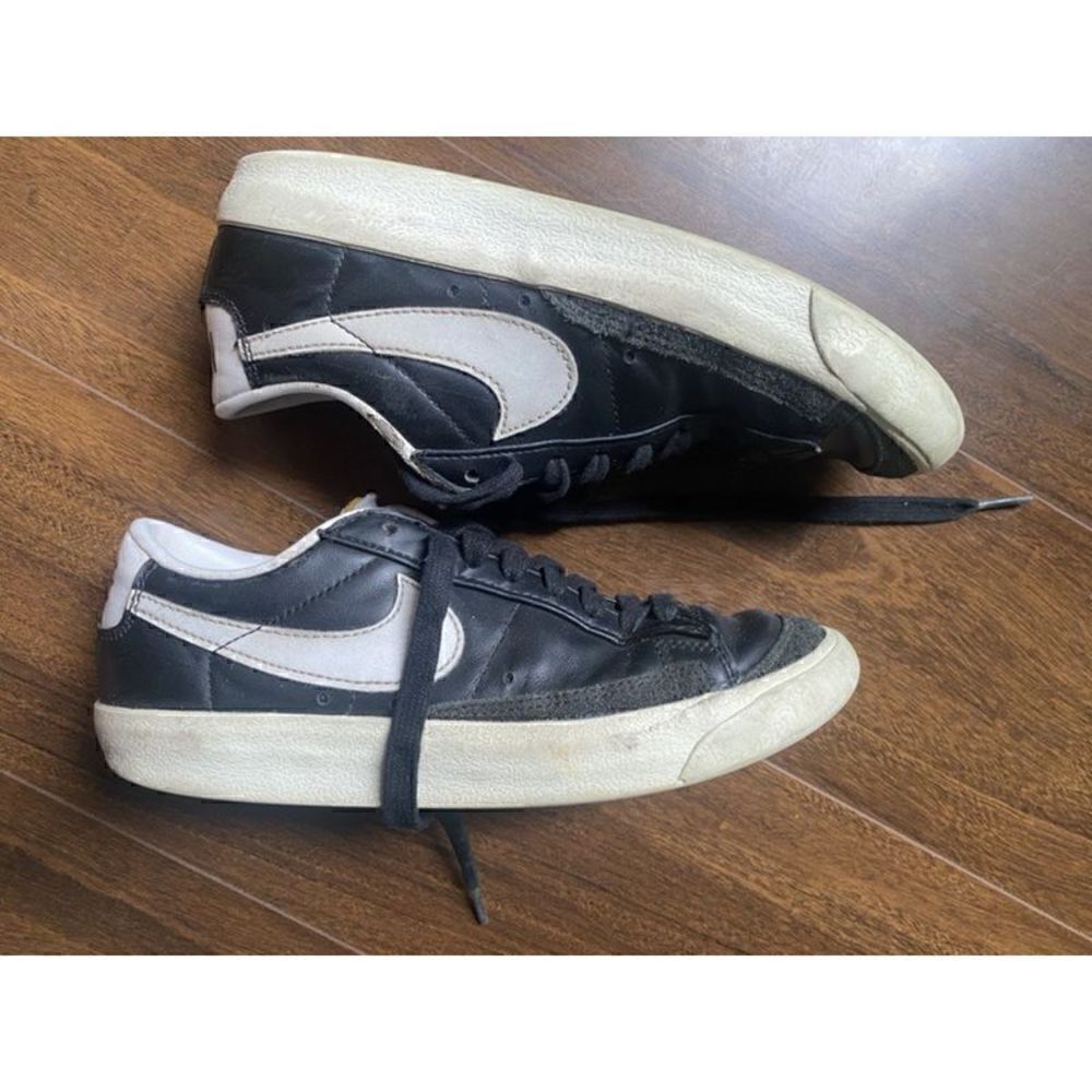 Nike 4 black casual sneakers